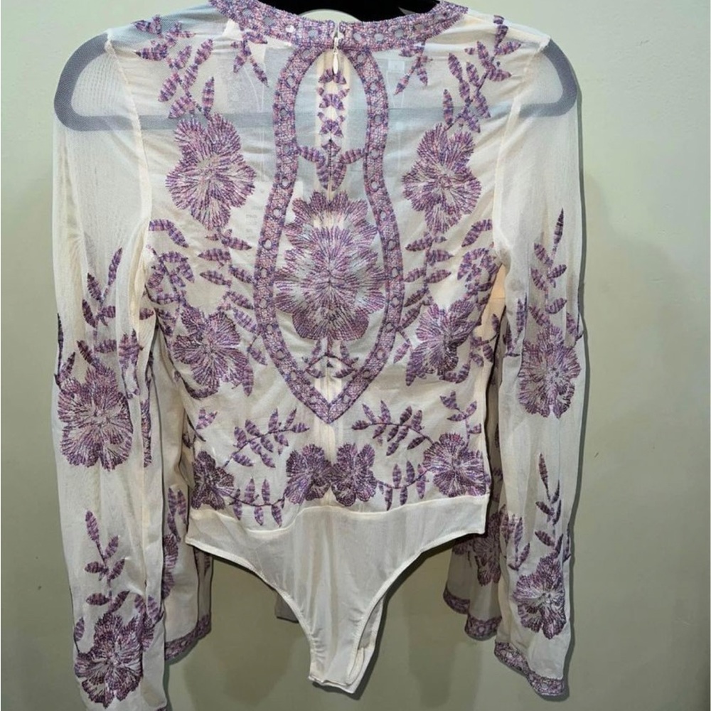 Honey Punch Beige Purple Floral Embroidered Long Sleeve V Neck Bodysuit - Picture 4 of 12